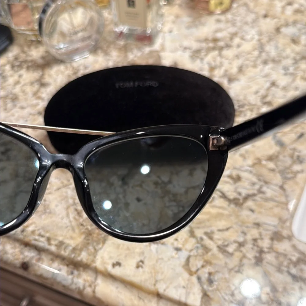 Tom Ford Black Cat-Eye Edita Sunglasses Sleek Design with case
